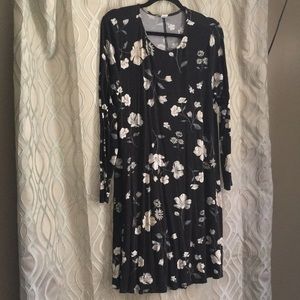 Brand:Old Navy Size: Large Color: Black